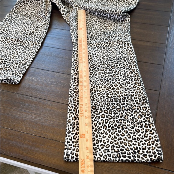 J. Crew Tall high-rise kickout jean with sailor pockets in leopard print Size 28 - Picture 5 of 13